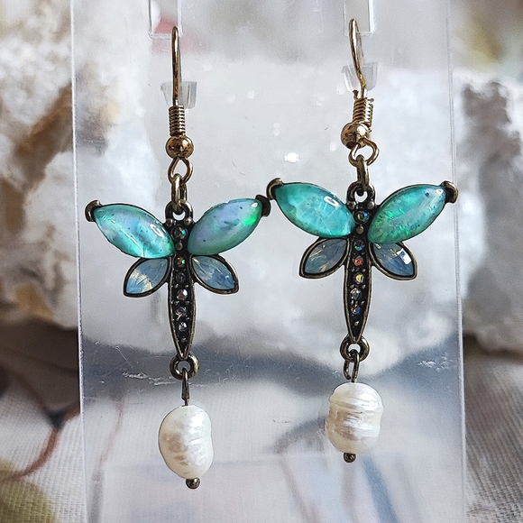 Opalescent Dragonfly Pierced Earrings NEW on Card Cultured Pearls Delicate - Picture 4 of 11
